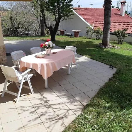 Apartment Pavliani Country House